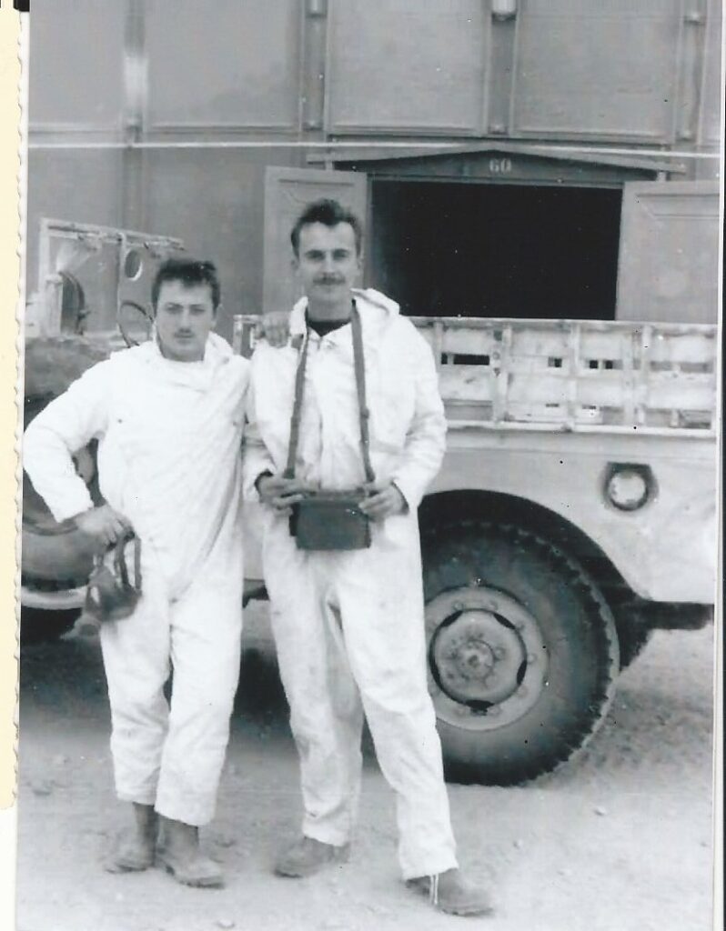 Au BMDD en tenue de décontamination.