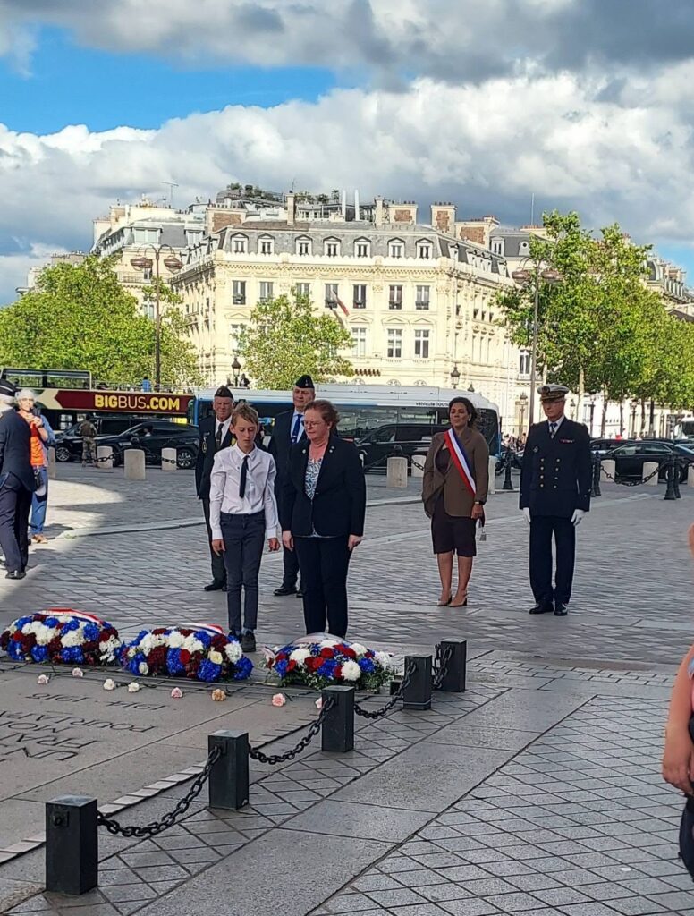 Dépôt de Gerbe de la Présidente