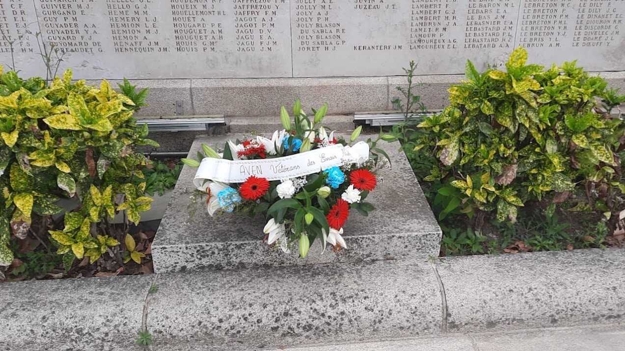 Gerbe déposée au Monument aux Morts de Nantes samedi 3 octobre 2026 par Françoise GRELLIER et Didier LEGAC